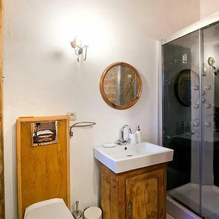 Gosciniec Kaszarnia Kamienne Farmház *