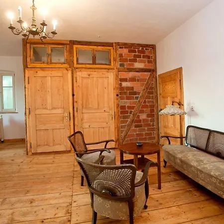 Gosciniec Kaszarnia Kamienne Farmház Mirsk