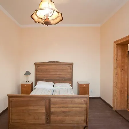 Gosciniec Kaszarnia Kamienne Farmház